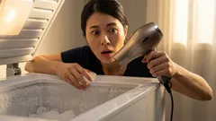 冷凍庫を50分で解凍：この簡単な裏技がSNSで話題沸騰中