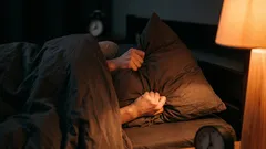 「より早く眠りにつくための簡単なコツ」が話題沸騰中――その仕組みとは